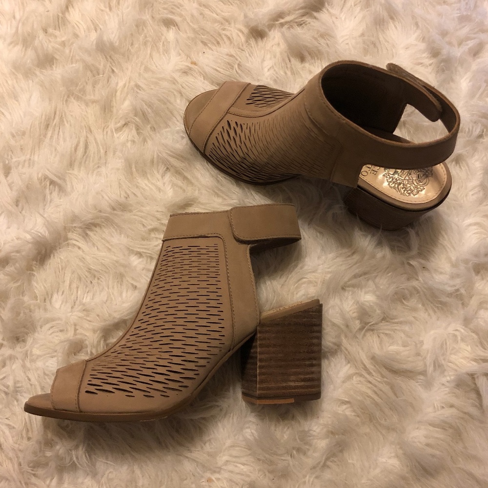 (NWOT) heeled peep toe booties/sandal